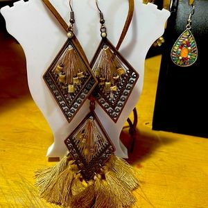 Necklace earring set